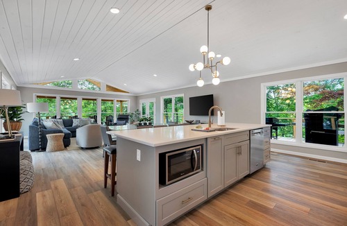 Arley House | Blue View - Perfect vacation getaway for a family or group of friends