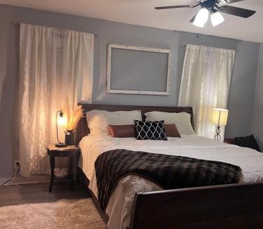 Athens Apartment | Bluebonnet apartment Athens tx king size bed 2 min from courthouse