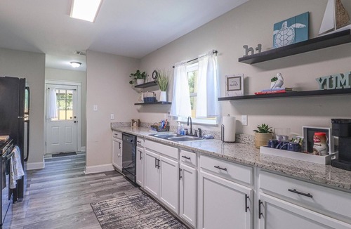 Gulfport Cottage | BlueFish Cottage, Walk 2 Beach, Casino, Pet Friendly
