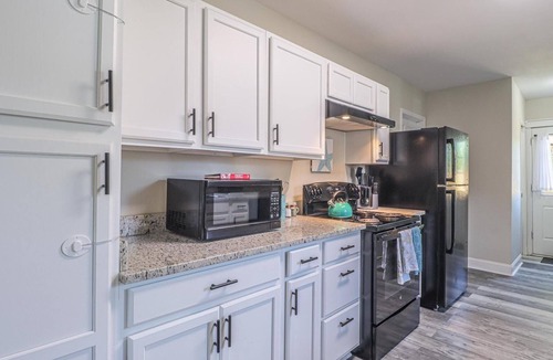 Gulfport Cottage | BlueFish Cottage, Walk 2 Beach, Casino, Pet Friendly