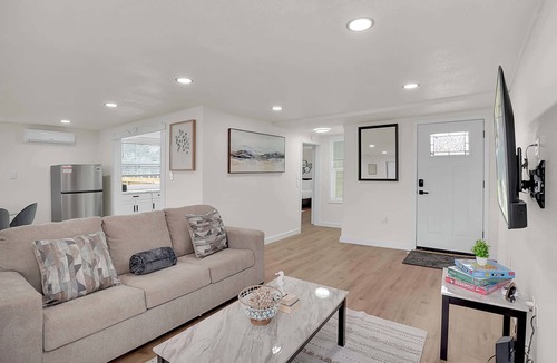 Kemah House | Boardwalk Bungalow 1 For 6