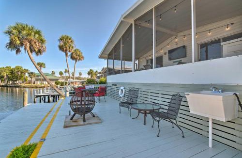 Homosassa House | Boat Dock & Porch: Riverfront Retreat in Homosassa