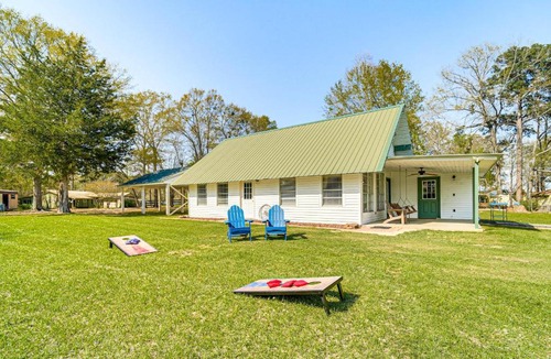 Negreet House | Boat & Swim: Lakefront Toledo Bend Retreat!
