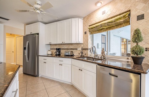 Pelican House | Boater's Delight | Gulf Access, Bikes, Kayaks, Pool Table, Heated Poo/Spa - Villa Blue Sky - Roelens