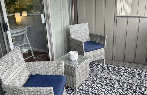 Diamondhead Condo | Bogey Nights! Condo on golf course w/pool.