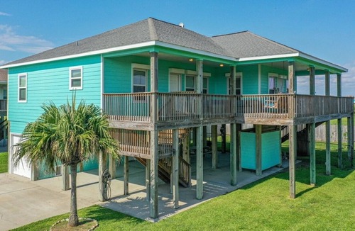 Crystal Beach House | Bolivar Breeze 3 Bedroom Home by RedAwning