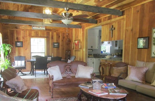 Collinsville House | Boocoodles Bed & Breakfast, Collinsville, MS 39325