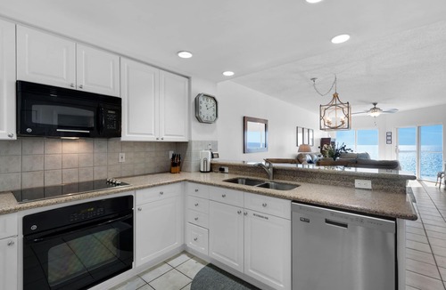 Villa Primera Condo | Book 7 nights in June or July and get the 8th night free!