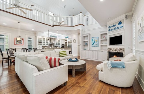 Watercolor House | Book for Fall! Minutes from Seaside Town Square, the Beach Club and Restaurants! Grill! Bikes!