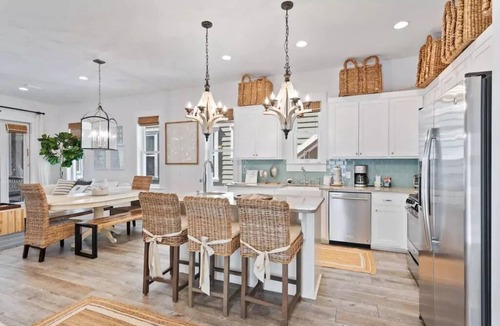 Sunnyside House | Book for Fall! - Luxurious 4bd Home - Quiet Beach, beach service - Huge Porches