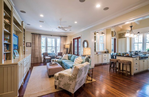 Cottage District House | Book Now for Fall Stays! Cottage District, Rooftop Deck, Lake Views, Carriage House!