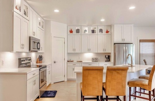 Kiska Beach House | Book Now for Fall! Short Walk to Beach! Hot Tub!