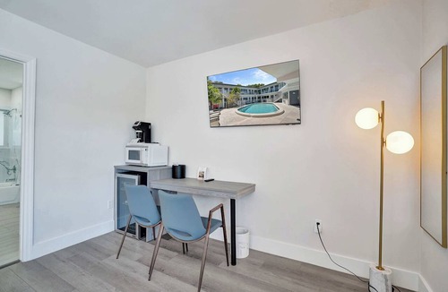 Galt Mile Apartment | Botanica Two-Bed Retreat on Ocean Blvd