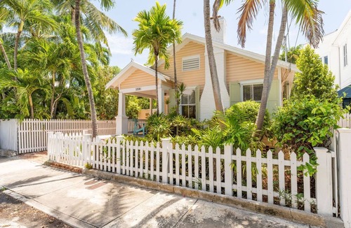The Meadows House | BOTTOMS UP BUNGALOW - PERFECT 2 Bed/2 Bath PRIVATE POOL