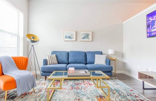 McKinney Apartment | Boulevard Stays Pool Gym Parking 1BR King Suite A