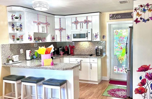North Miami House | 🌺 Boutique Guest House – Private Patio Oasis – Near Beach – Family-Friendly