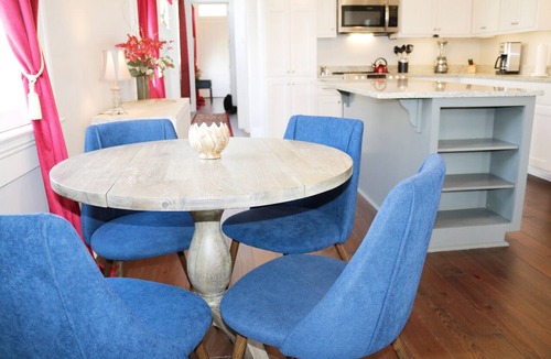 Lower Garden District Apartment | Boutique Historic 2BR 1 Block to St. Charles Streetcar Lower Garden District