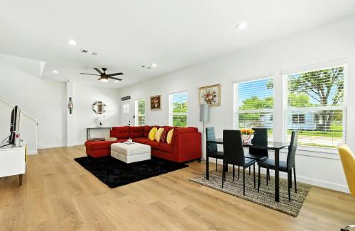 Northeast Houston Apartment | Brand-New 3 BR House Mins To Downtown and Airports