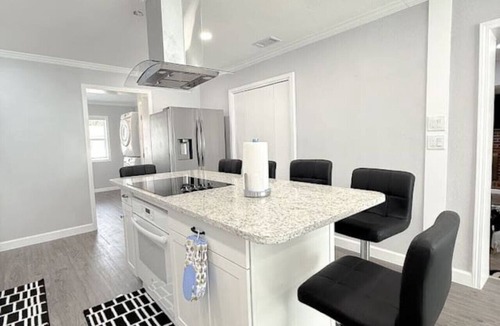 Fort Walton Beach Villa | Brand New 5-Bedroom Beach Villa -1 Minute to Beach