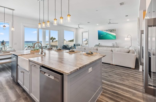 Thomas Drive House | Brand New Gulf Front Home. 7BR, Custom Margaritaville Cabana, Pool. Discounts!