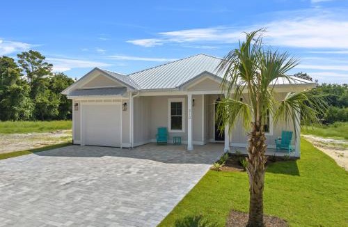 Laguna Beach House | Brand New Home with In-ground Pool, Four Houses From Beautiful Laguna Beach