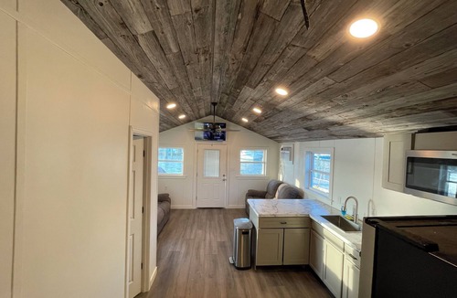 Venice Boat Rental | Brand-New Houseboat in Sportsman's Paradise, Venice LA.