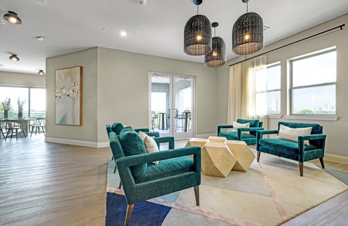 Greenway Plaza-Upper Kirby Apartment | BRAND NEW “PARIS” Theme Luxury apt in River Oaks
