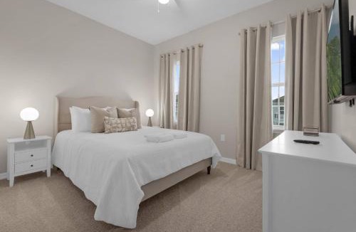 Bridgewater Crossing House | Brand New Themed Home With Lake View 11