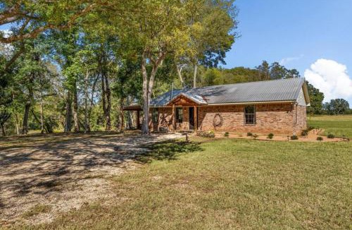 Hill County House | Brazos Riverside Cottage - Family, Fun Getaway