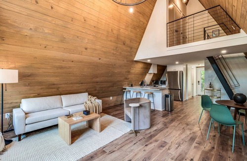 New Iberia House | Breathtaking Luxurious A-Frames with Hot-Tub in Louisiana
