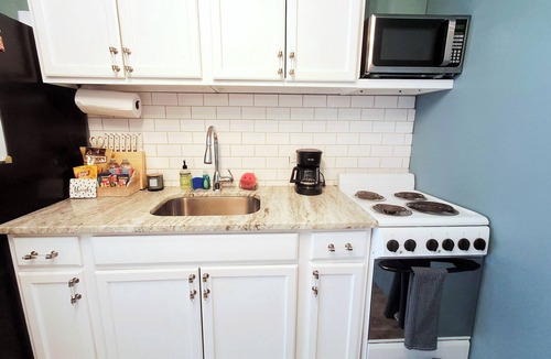 Bel Air Condo | Breezy Bungalow | On The Beach | Sleeps 4 | Stylish Studio | No Resort Fees