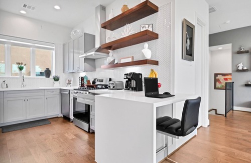 Northside House | Bright 3BR Houston Townhouse with Parking and Fast Wi-Fi