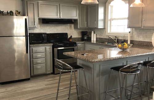 Cocodrie House | Bright and airy Camp right on the Gulf