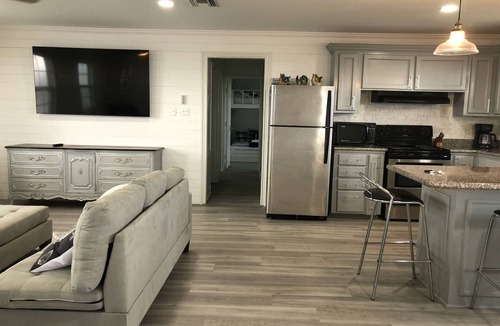 Cocodrie House | Bright and airy Camp right on the Gulf