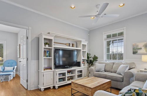 Waveland House | Bright and Airy 'Yellow House' w/pool!