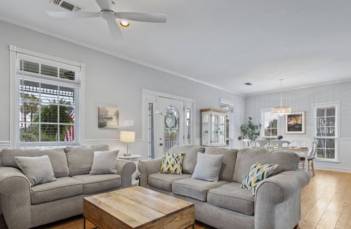 Waveland House | Bright and Airy 'Yellow House' w/pool!