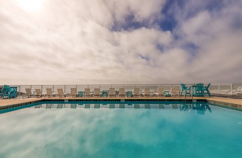 Sunnyside Condo | Bright condo in Carillon w/ large deck & shared pool - near the beach and lake!