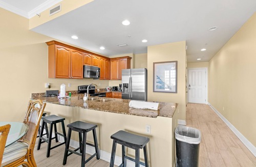 Upper Grand Lagoon Condo | Bright condo with pool & hot tub access, high-speed WiFi & washer/dryer