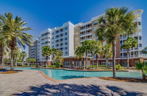 Upper Grand Lagoon Condo | Bright condo with pool & hot tub access, high-speed WiFi & washer/dryer