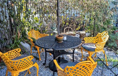 Bywater House | Bright cottage w gardens & bayou-style porch