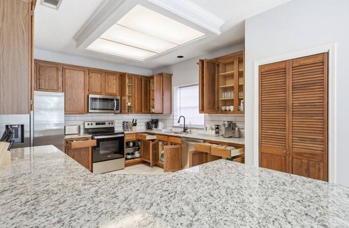Frisco Cottage | Bright & Cozy 4BR Home w Movie Room & Backyard