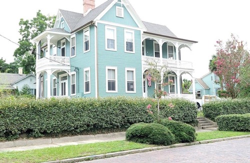 Old East Hill Apartment | Bright & Cozy Historic Getaway | Suite 2 - 1st floor