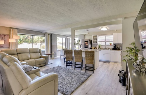 Ormond Beach Cottage | Bright Ormond Beach Home ~ 14 Mi to Daytona!