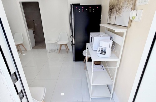 Tamiami Apartment | Bright Private Studio w/Patio & Entrance - Miami