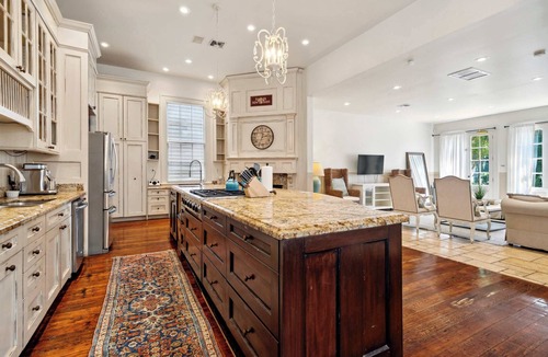 Lower Garden District Villa | Bright Villa w Heated Pool & Pool Table 5br 4ba