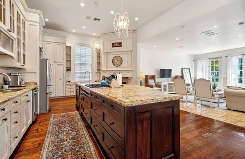 Lower Garden District Villa | Bright Villa w Heated Pool & Pool Table 5br|4ba