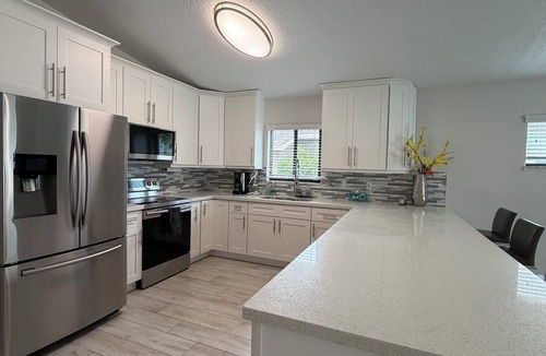 Sunrise House | Brilliant 3-bedroom house with AC in charming Sunrise