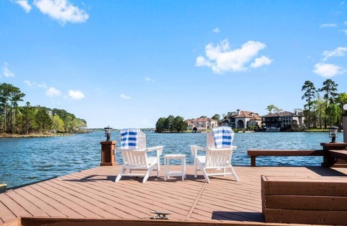 Montgomery House | Bring Your Boat! Luxe Lakefront ☀Pool☀Hot Tub☀Dock ☀ Close to Restaurants