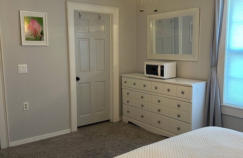 Palmetto Bed & Breakfast | BrownBunnyB&B — Immaculate Private Room in Picturesque Palmetto, FL Fast WiFi