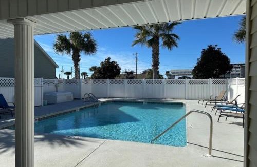 Palms House | Bubbles Up